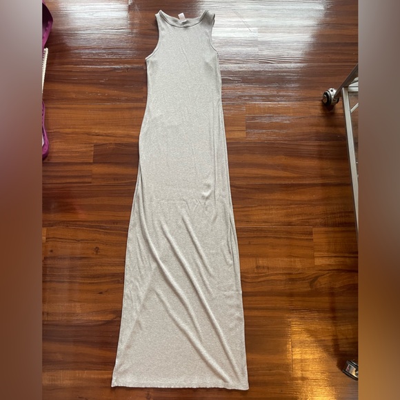 Dresses & Skirts - XL Gray Sleeveless Maxi Dress